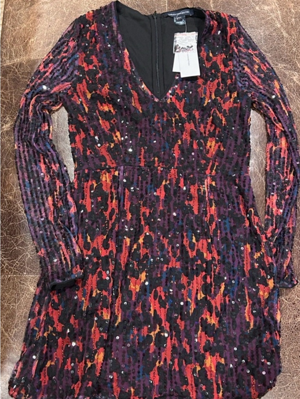 Stunner, stunning…..dynamic dress - Picture 2 of 10